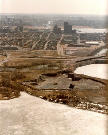 «Après l’arrêt des activités des cimenteries, le site de la carrière est resté à l’abandon pendant plusieurs années. L’arrivée du casino a permis de revitaliser l’endroit.»