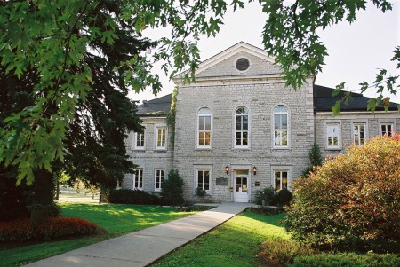 «Le calcaire a été utilisé pour plusieurs édifices publics, comme dans le cas de l’ancien palais de justice d’Aylmer, aujourd’hui devenu un centre culturel.»