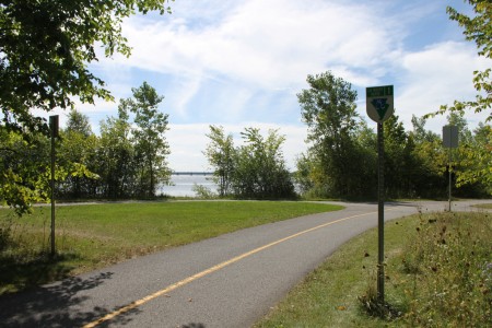 «La Route verte traverse la ville de Gatineau d’ouest en est et donne accès à un magnifique point de vue sur la rivière des Outaouais.»
