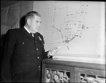 Bibliothèque et Archives nationales du Québec, Chef Robert de la Police de Hull, 3 juillet 1952. BAnQ Gatineau, fonds Champlain Marcil (P174, S6, D3855, P1). Photo : Champlain Marcil