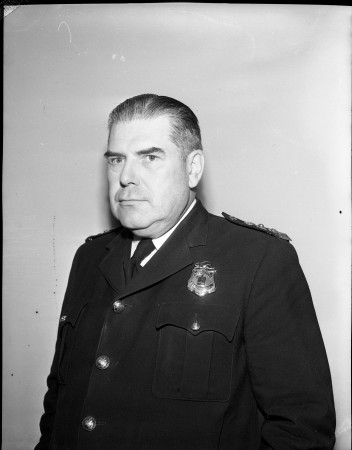 Bibliothèque et Archives nationales du Québec, Chef Robert de la Police de Hull, 3 juillet 1952. BAnQ Gatineau, fonds Champlain Marcil (P174, S6, D3855, P3). Photo : Champlain Marcil