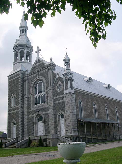 Église Saint-Alphonsus-de-Liguori, L'Isle-aux-Allumettes ©Conseil du patrimoine religieux du Québec