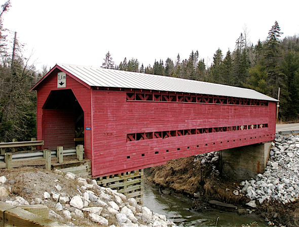 Pont couvert Kelly. Photo : Ginette Labonté